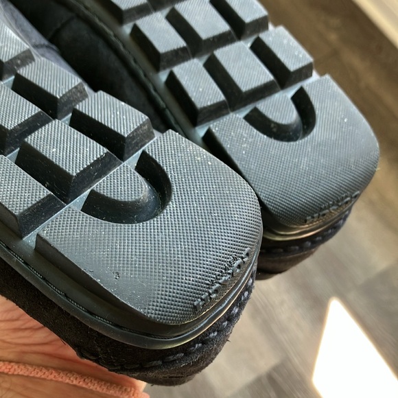 Coach - Picture 15 of 17